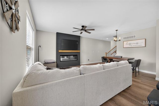 9038 Camino Trail, St Charles, MO 63304