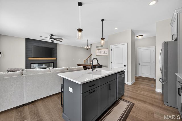 9038 Camino Trail, St Charles, MO 63304