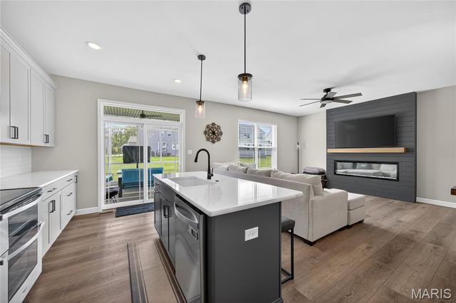 9038 Camino Trail, St Charles, MO 63304