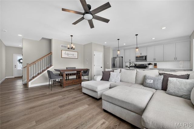 9038 Camino Trail, St Charles, MO 63304