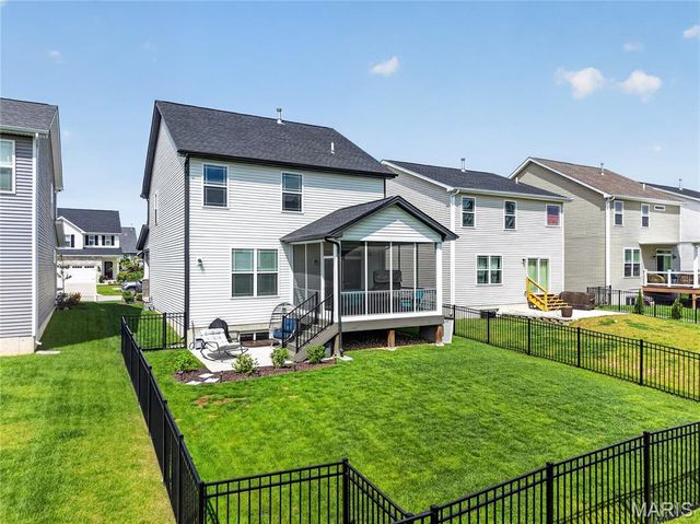9038 Camino Trail, St Charles, MO 63304