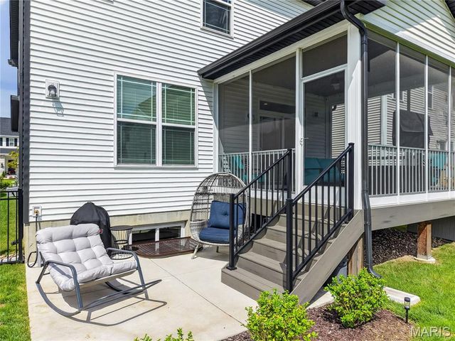 9038 Camino Trail, St Charles, MO 63304