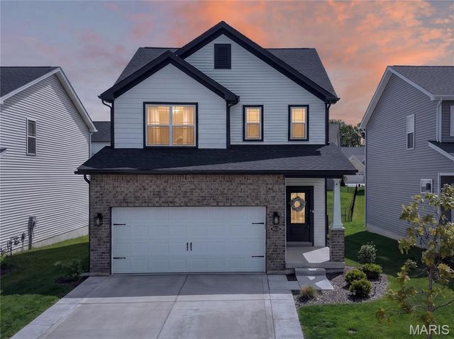 9038 Camino Trail, St Charles, MO 63304