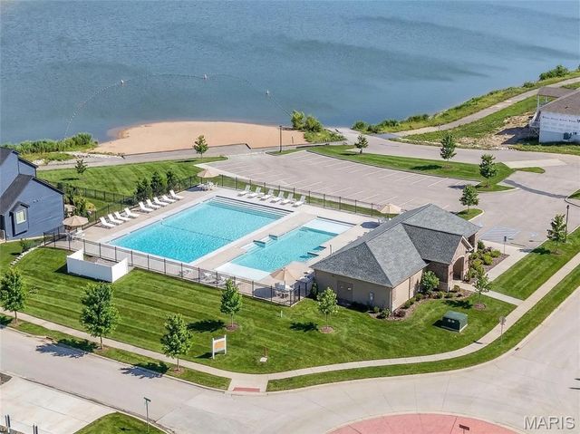 9038 Camino Trail, St Charles, MO 63304