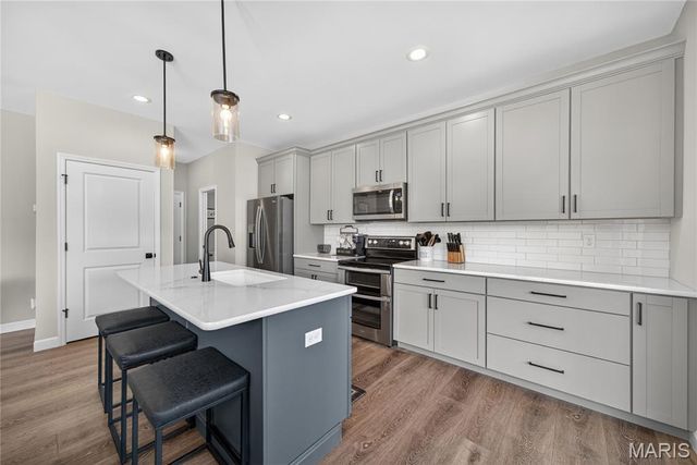 9038 Camino Trail, St Charles, MO 63304