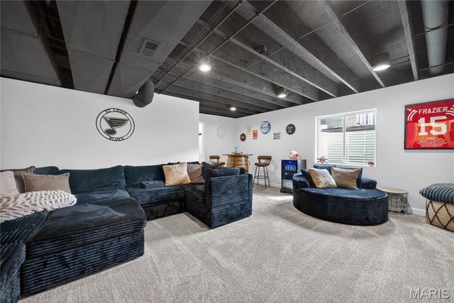 9038 Camino Trail, St Charles, MO 63304