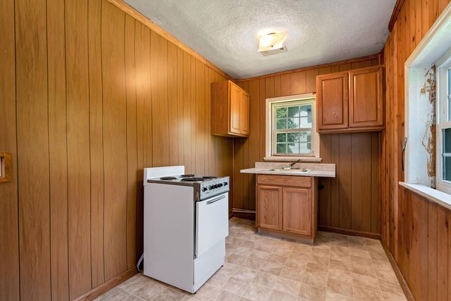 303 Jennys Cove Road, Cleveland, GA 30528