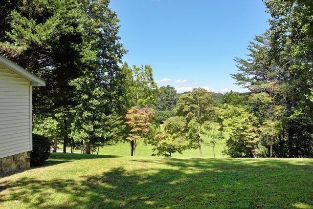 303 Jennys Cove Road, Cleveland, GA 30528