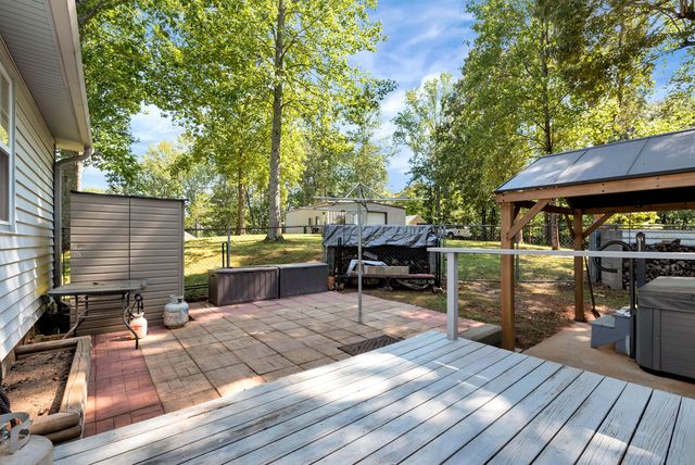 303 Jennys Cove Road, Cleveland, GA 30528