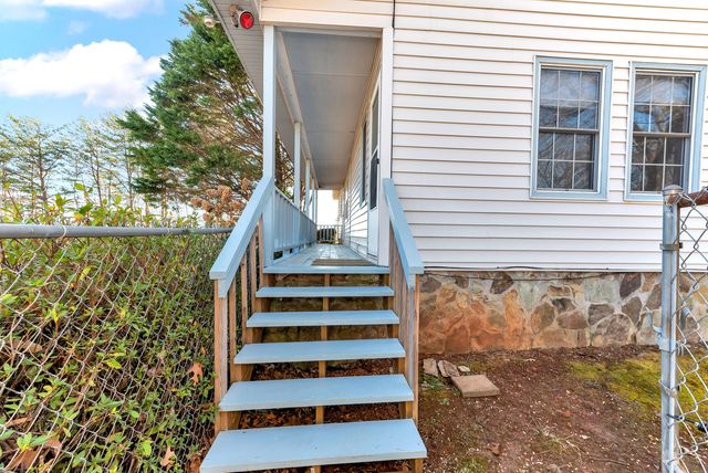 303 Jennys Cove Road, Cleveland, GA 30528