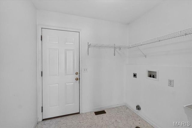 11 Swift Creek Court, St Peters, MO 63376