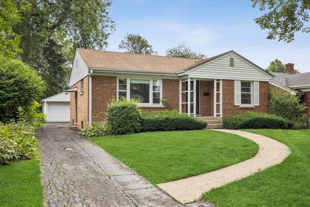 805 N Mitchell Avenue, Arlington Heights, IL 60004