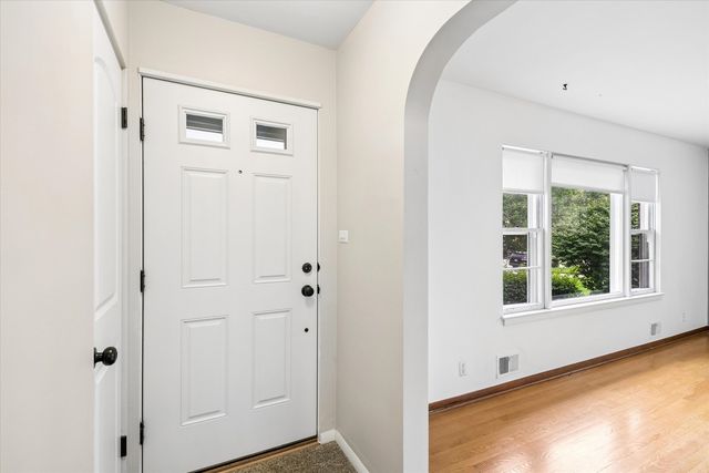 805 N Mitchell Avenue, Arlington Heights, IL 60004