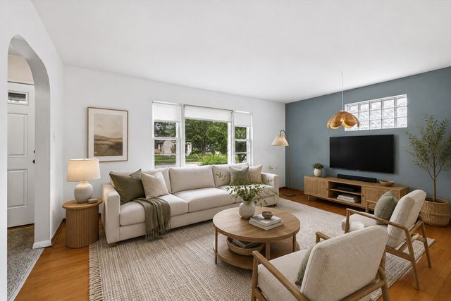 805 N Mitchell Avenue, Arlington Heights, IL 60004