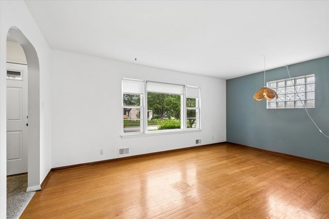 805 N Mitchell Avenue, Arlington Heights, IL 60004