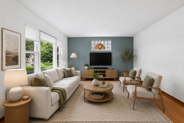805 N Mitchell Avenue, Arlington Heights, IL 60004