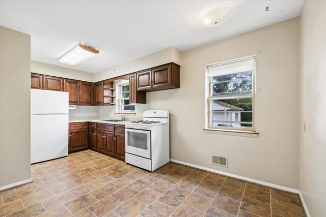 805 N Mitchell Avenue, Arlington Heights, IL 60004