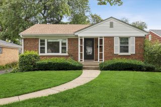 805 N Mitchell Avenue, Arlington Heights, IL 60004