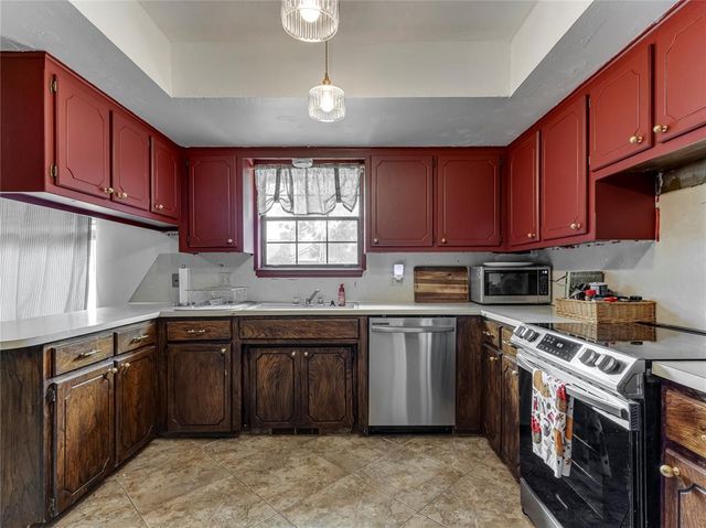 32 Corona Drive, Oklahoma City, OK 73149