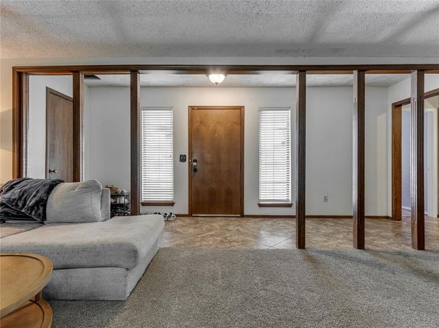 32 Corona Drive, Oklahoma City, OK 73149