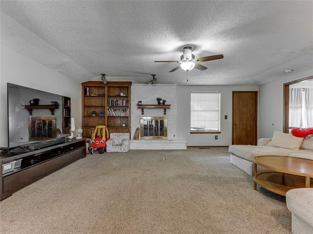 32 Corona Drive, Oklahoma City, OK 73149
