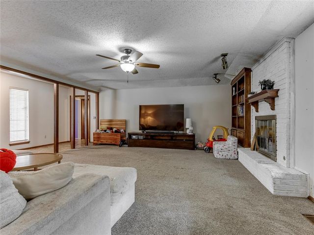 32 Corona Drive, Oklahoma City, OK 73149