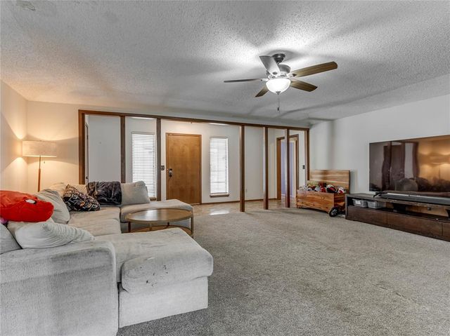 32 Corona Drive, Oklahoma City, OK 73149