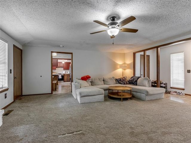 32 Corona Drive, Oklahoma City, OK 73149