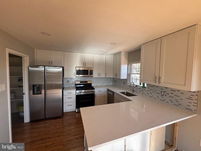 1927 HEATHERBROOK CT, Woodbridge, VA 22192