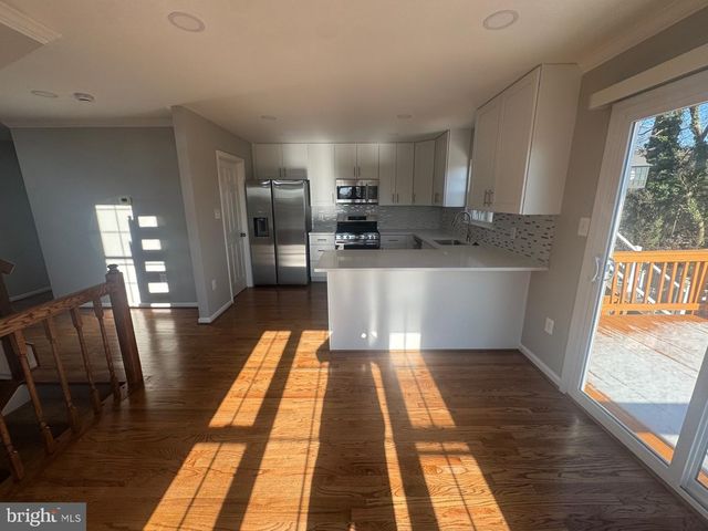 1927 HEATHERBROOK CT, Woodbridge, VA 22192