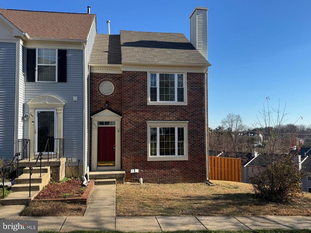 1927 HEATHERBROOK CT, Woodbridge, VA 22192