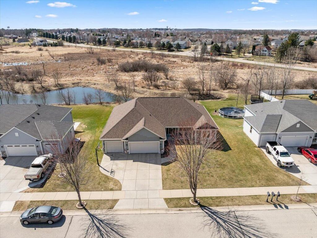 65 Rushmore LANE, Hartford, WI 53027