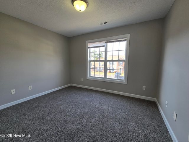 4135 Dudleys Grant Drive E, Winterville, NC 28590