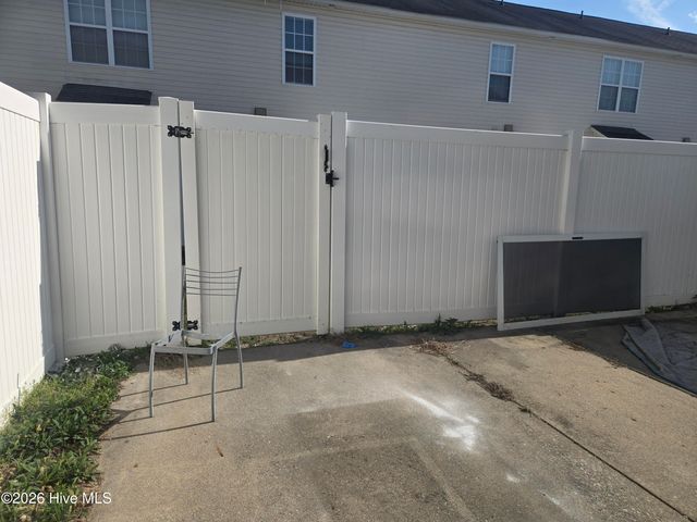 4135 Dudleys Grant Drive E, Winterville, NC 28590