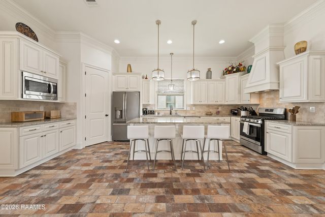 805 Waterview Road, Youngsville, LA 70592