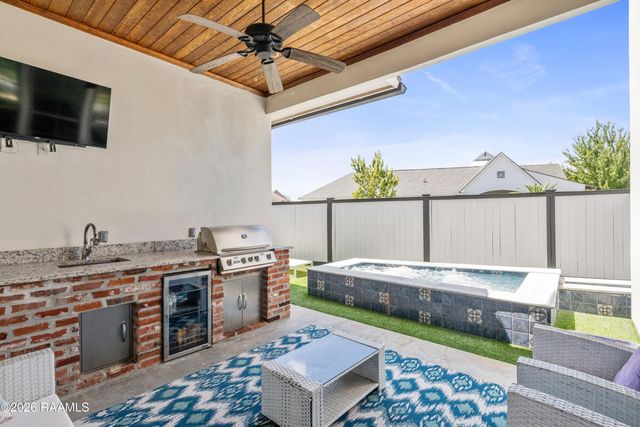 805 Waterview Road, Youngsville, LA 70592