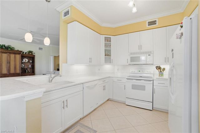 3904 Forest Glen BLVD 7-101, Naples, FL 34114