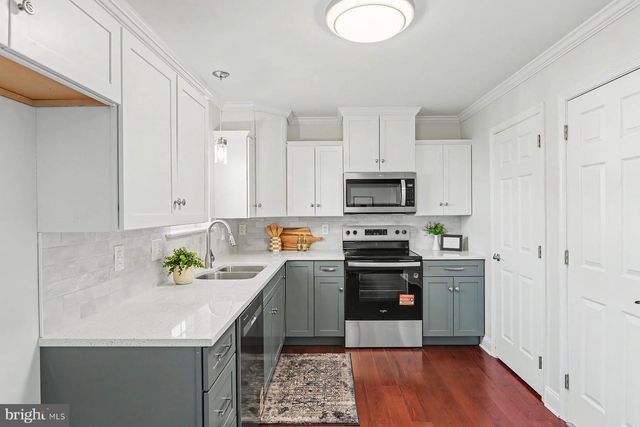 55 BURBERRY LN, Mount Wolf, PA 17347