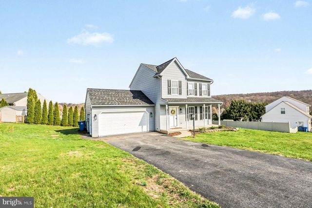55 BURBERRY LN, Mount Wolf, PA 17347