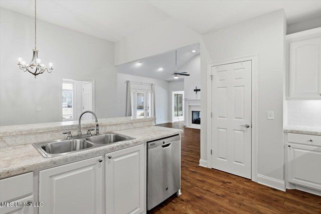 1020 Sweetwater Cove, Pearl, MS 39208