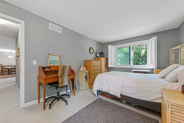 18450 Creeks Bend Drive, Minnetonka, MN 55345