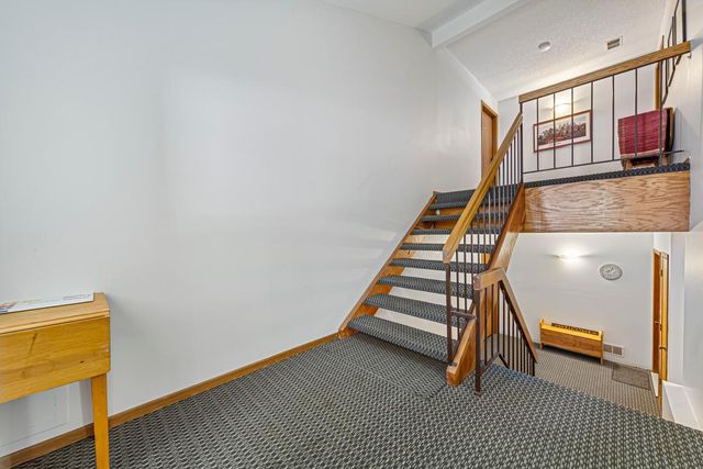 18450 Creeks Bend Drive, Minnetonka, MN 55345