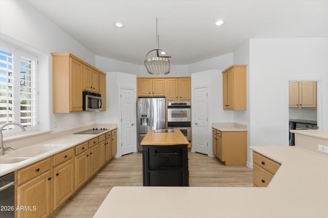 2695 E COUNTRY SHADOWS Court, Gilbert, AZ 85298