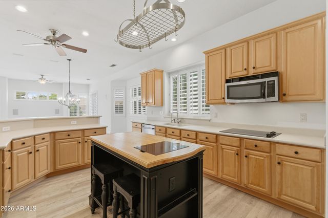 2695 E COUNTRY SHADOWS Court, Gilbert, AZ 85298