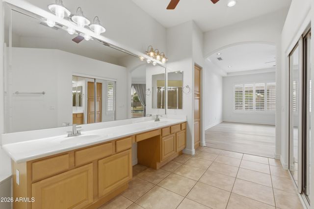 2695 E COUNTRY SHADOWS Court, Gilbert, AZ 85298