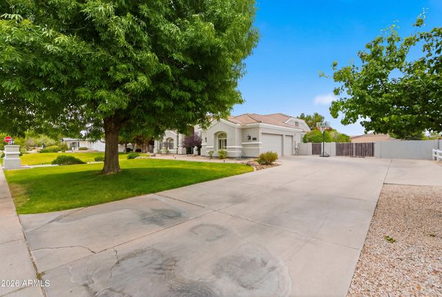 2695 E COUNTRY SHADOWS Court, Gilbert, AZ 85298