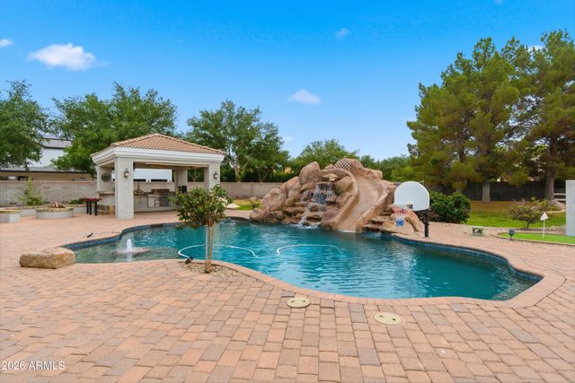 2695 E COUNTRY SHADOWS Court, Gilbert, AZ 85298