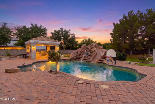 2695 E COUNTRY SHADOWS Court, Gilbert, AZ 85298