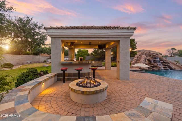 2695 E COUNTRY SHADOWS Court, Gilbert, AZ 85298