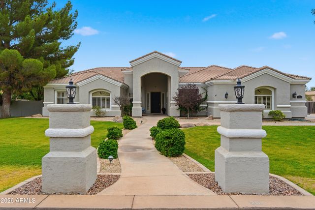2695 E COUNTRY SHADOWS Court, Gilbert, AZ 85298